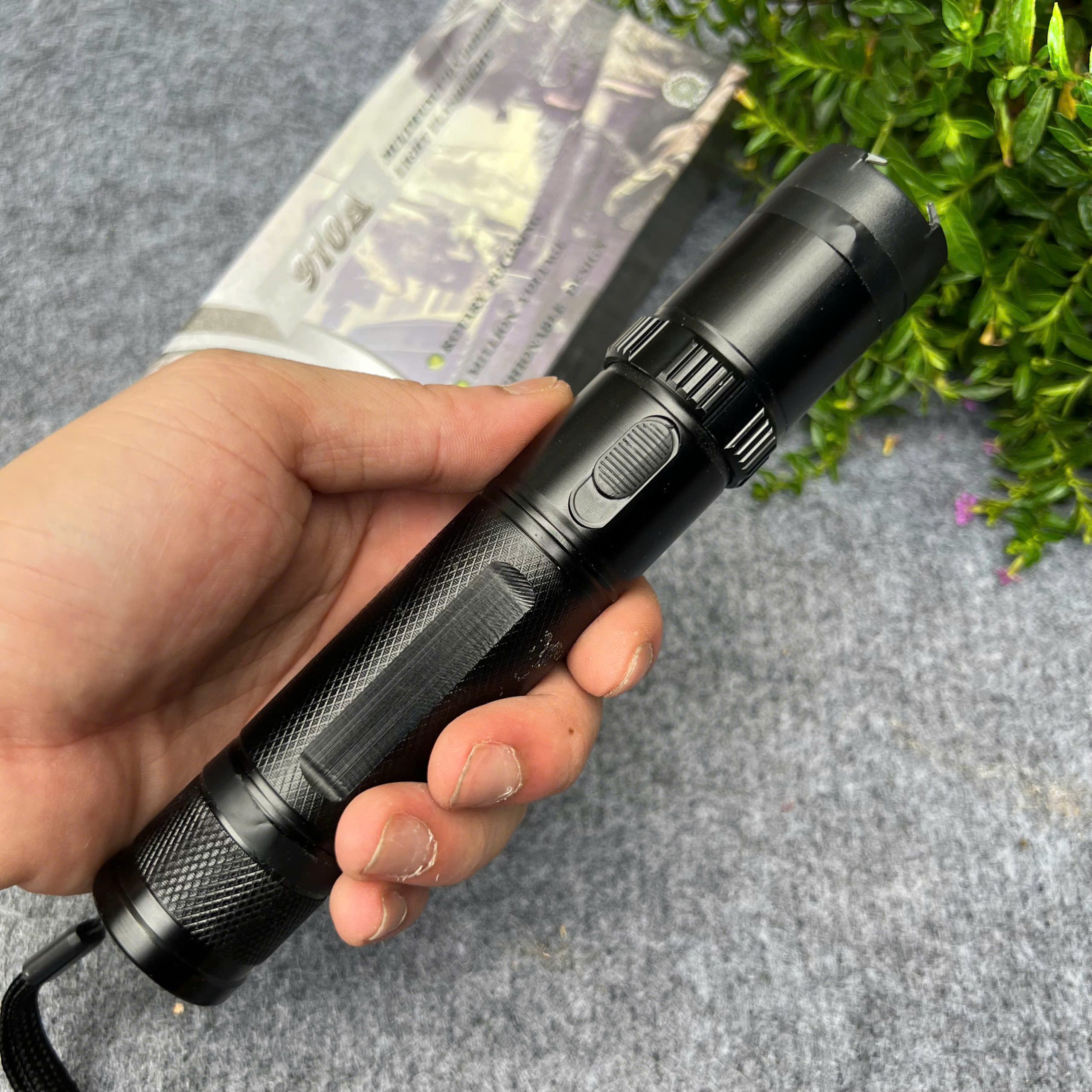 Đèn pin tự vệ 910A - Ảnh 2