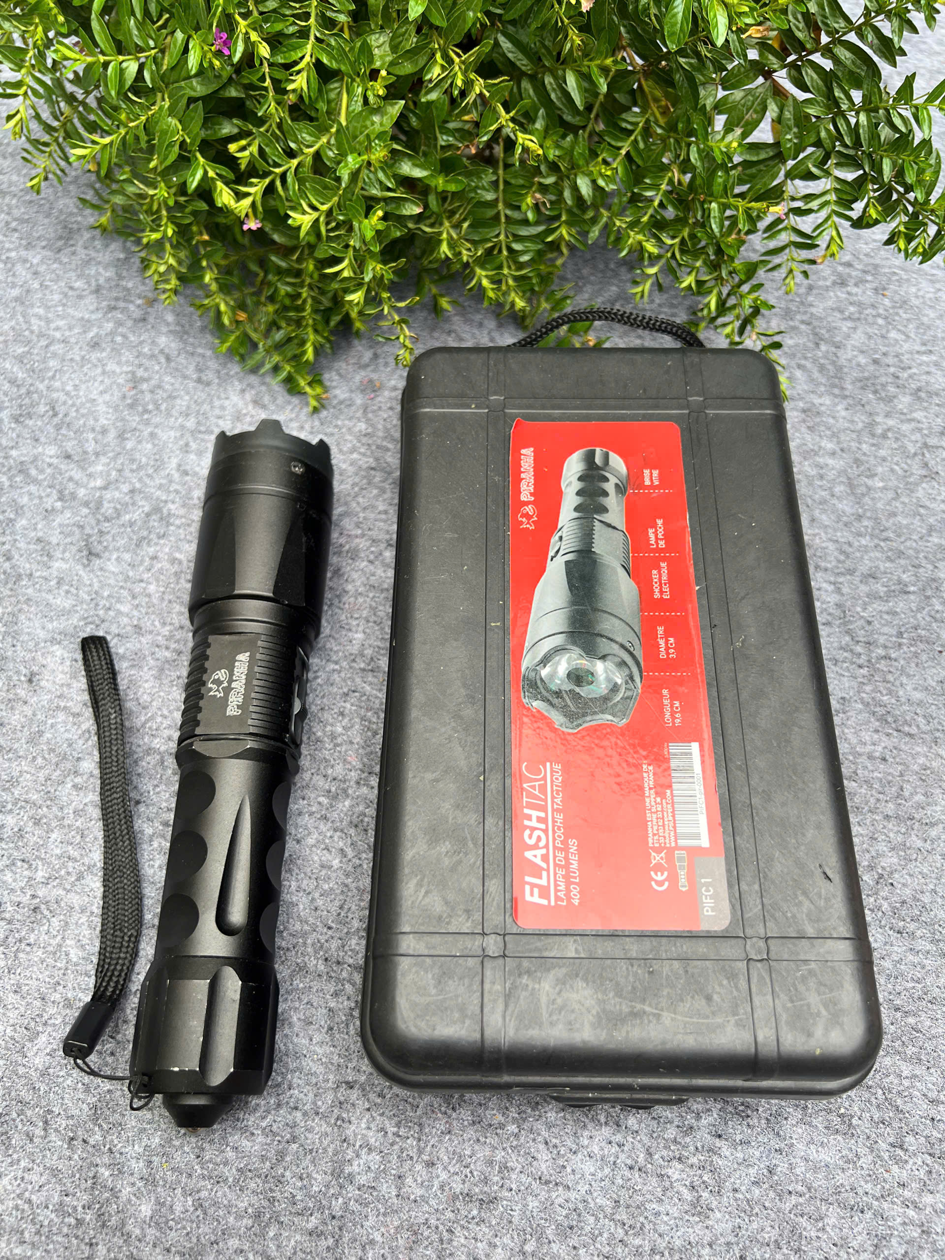 Đèn pin chích điện X3